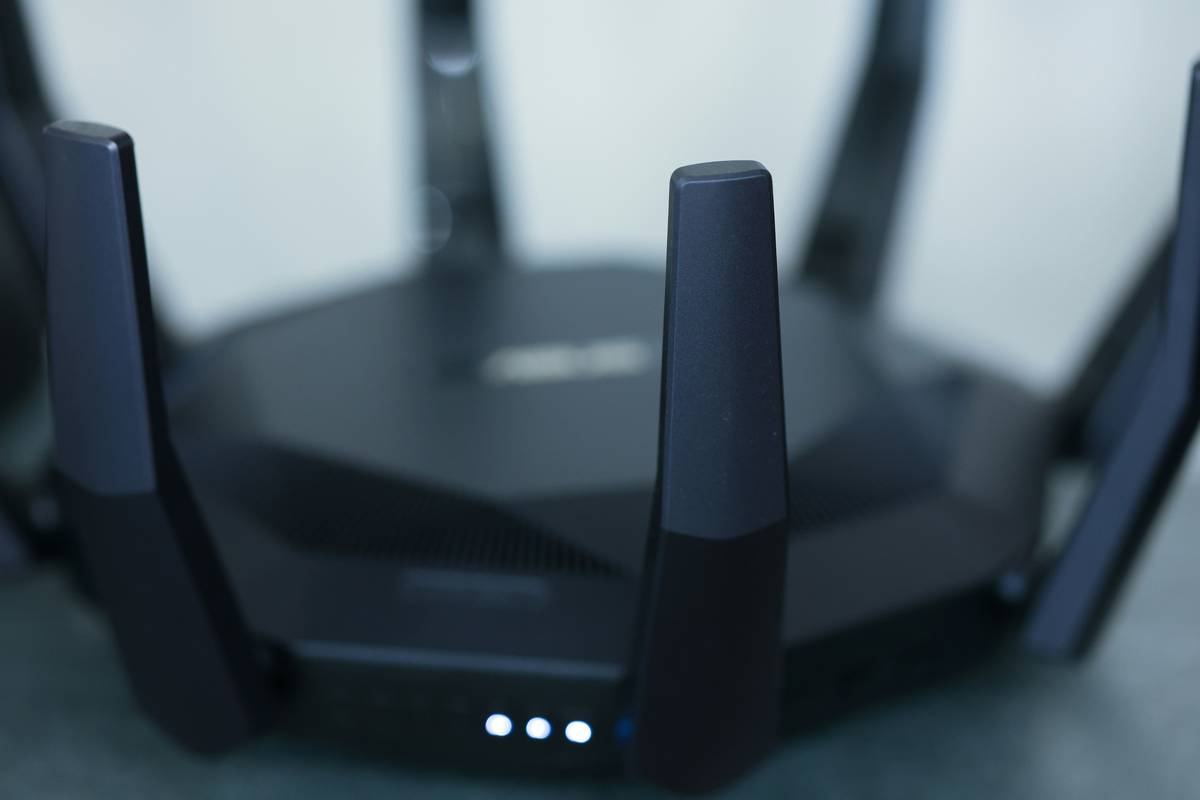 Streaming lag solution setup diagram showing encoder, router, and viewer path