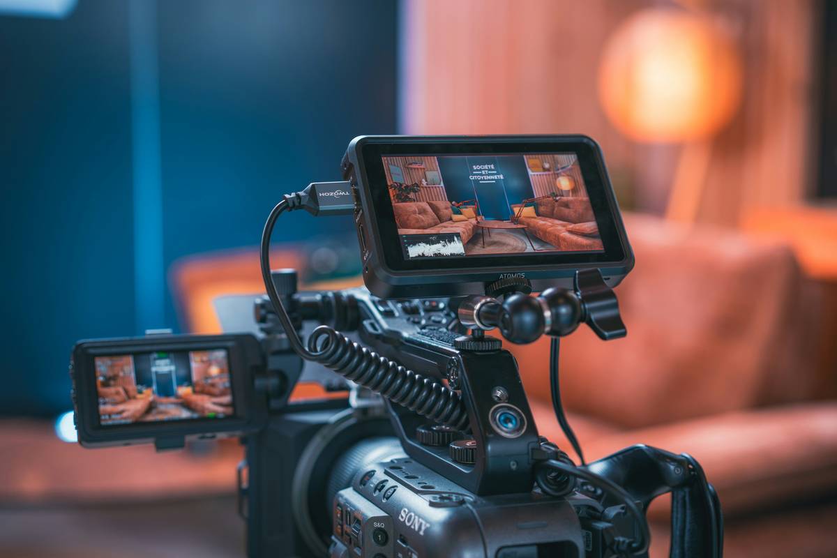 latency stream solution showing side-by-side comparison of high vs low latency video feeds